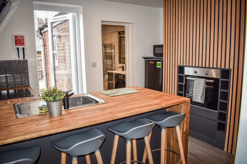 Stylish 2 Bed Terraced House // Sep 2026 - Thumbnail 1